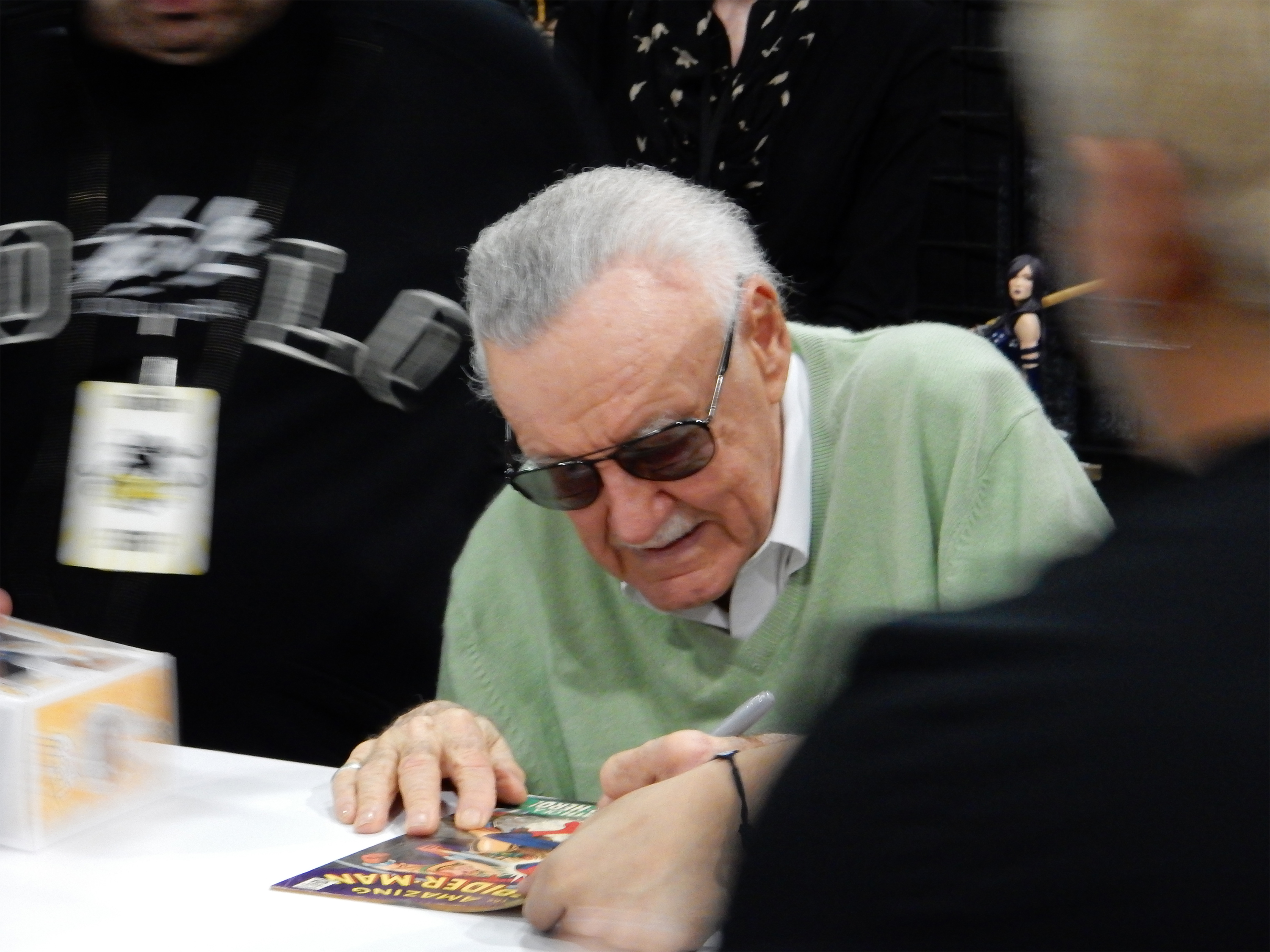 Stan Lee doing what he enjoys most and spending time with his fans as he autographs memorabilia.  Photography by Anne Hall of Syrenia Imagery.